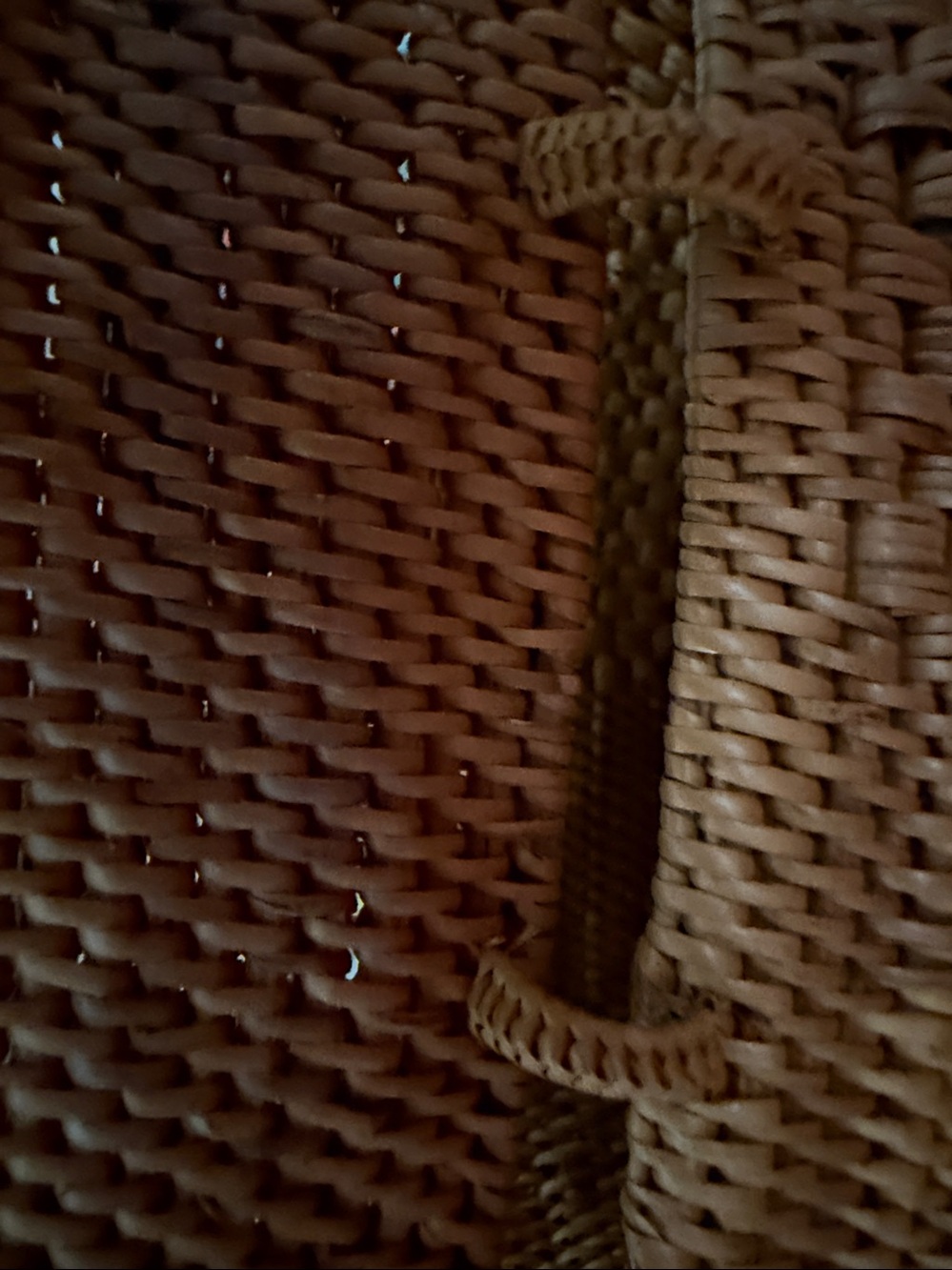 TLC Nantucket Type Handwoven Brown Rattan Shoulder Bag - Picture 7 of 7
